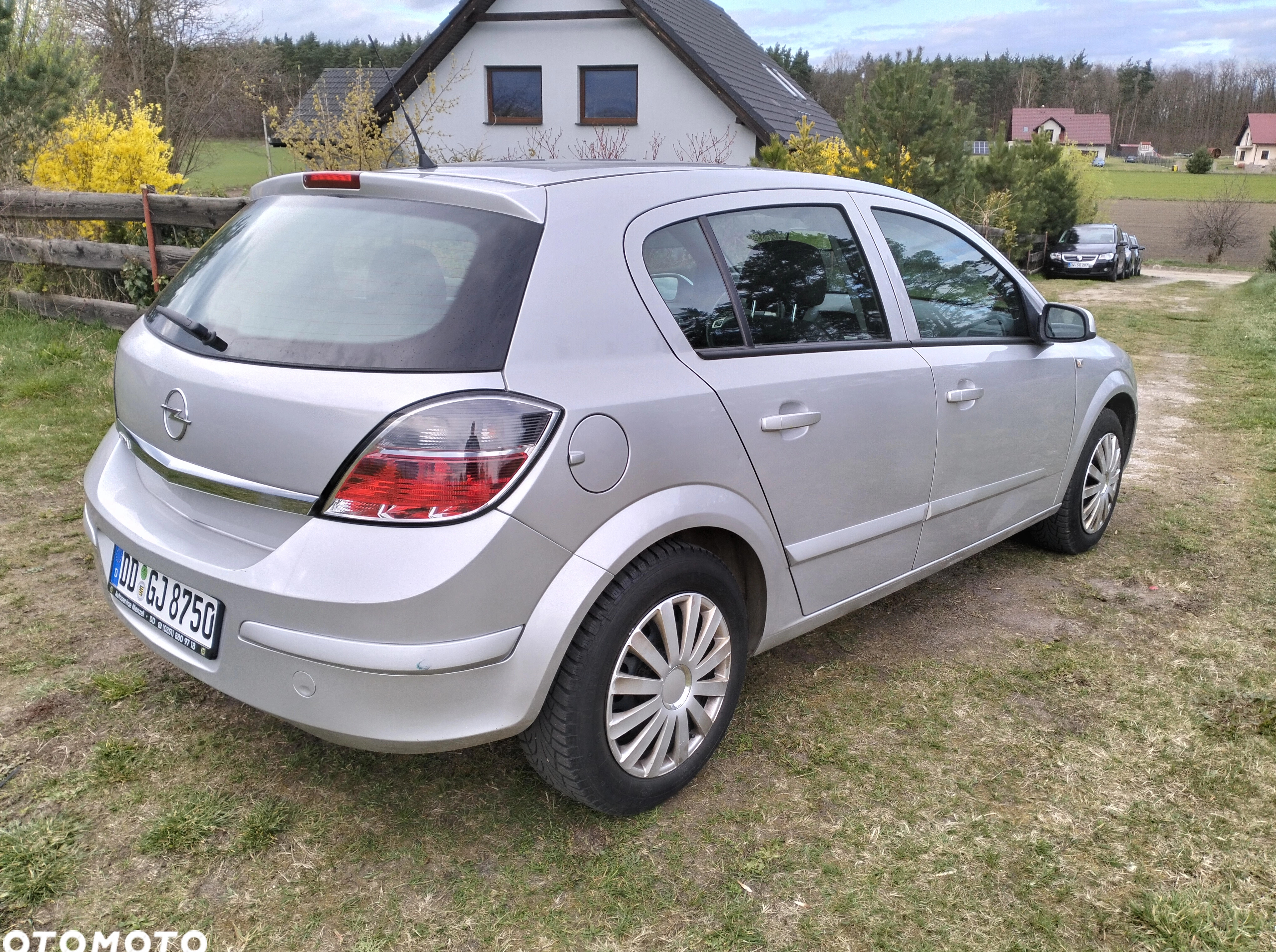 Opel Astra cena 8999 przebieg: 203100, rok produkcji 2008 z Chojnów małe 742